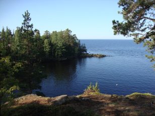 Der größte Süßwassersee Europas, der Ladoga. Im August ist er schon recht kalt, Baden also nur bedingt zu empfehlen.